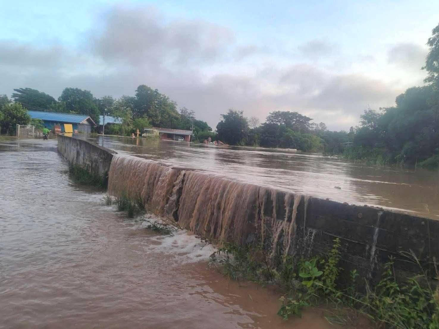 Flash Floods Trigger Yellow Alert Across Seven Districts in Phichit
