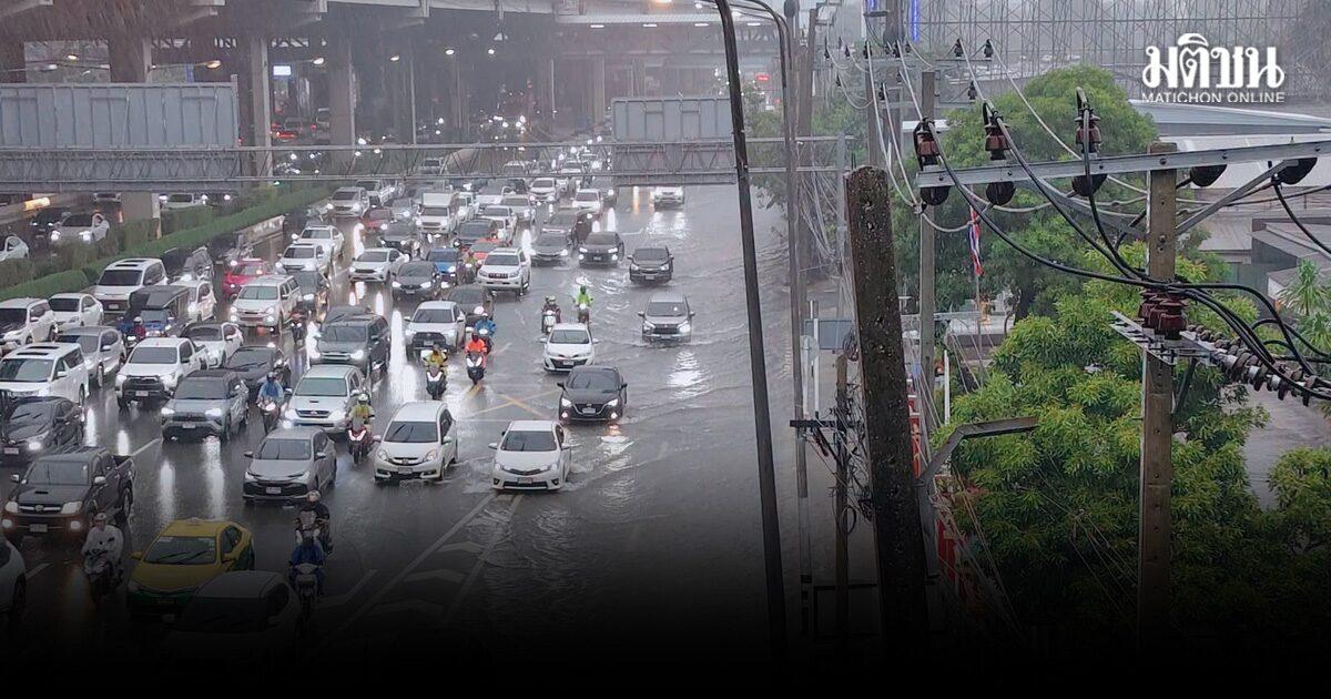 Forti piogge causano inondazioni e traffico intenso a Bangkok