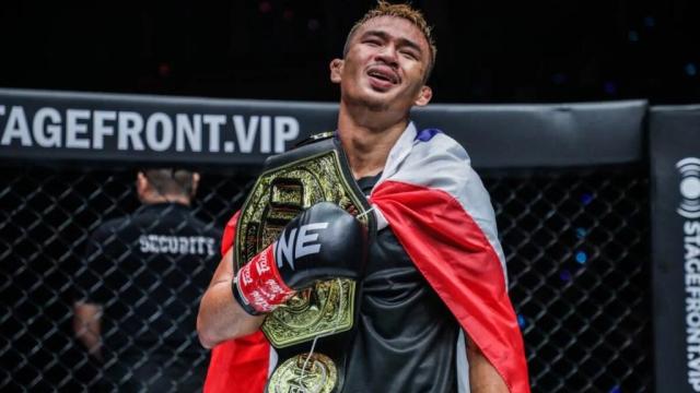 Суперлек Киатму9 освобождает титул чемпиона ONE по кикбоксингу, чтобы сосредоточиться на восстановлении