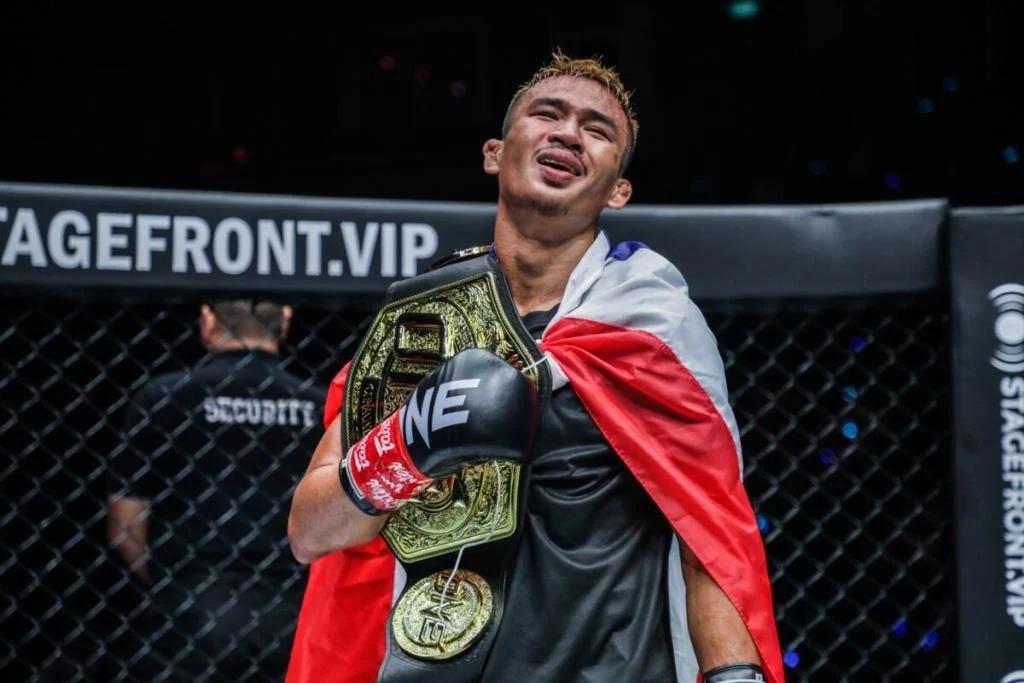 Суперлек Киатму9 освобождает титул чемпиона ONE по кикбоксингу, чтобы сосредоточиться на восстановлении