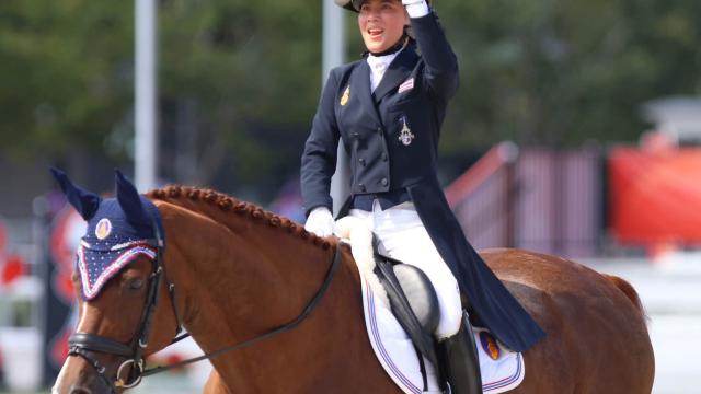 La princesse Sirivannavari participe à l'épreuve de dressage équestre aux 20e Jeux asiatiques