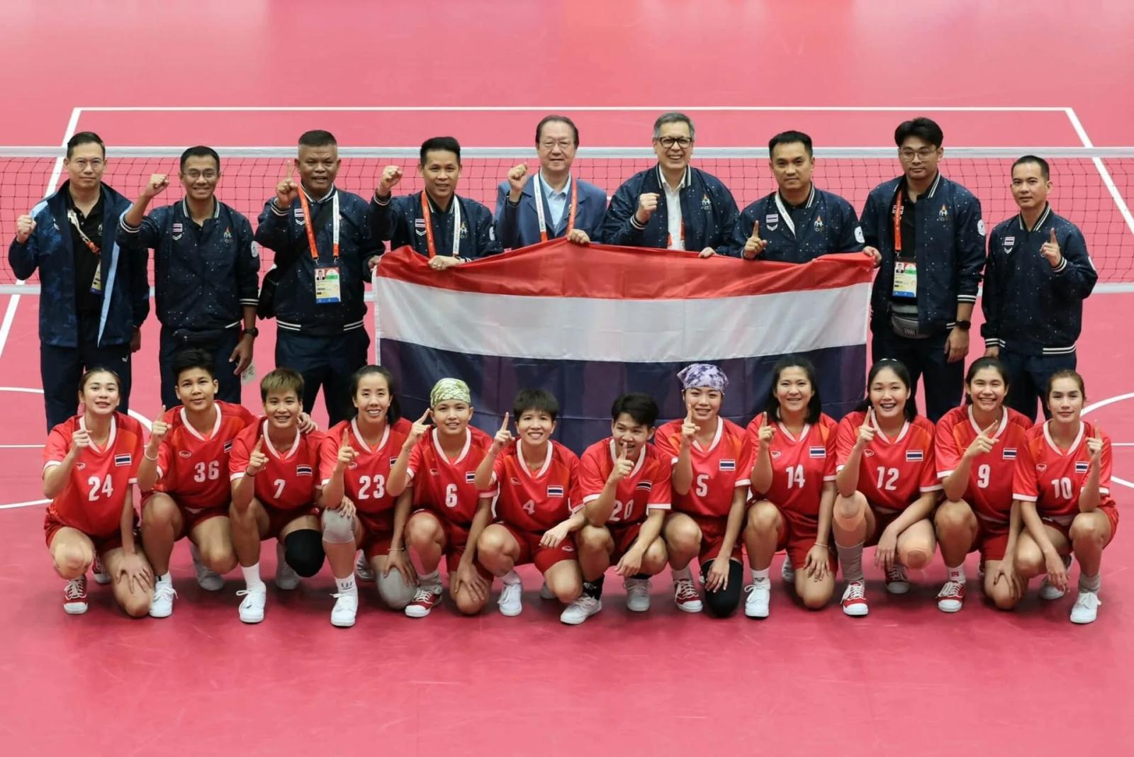 L'équipe féminine thaïlandaise de sepak takraw remporte une sixième médaille d'or