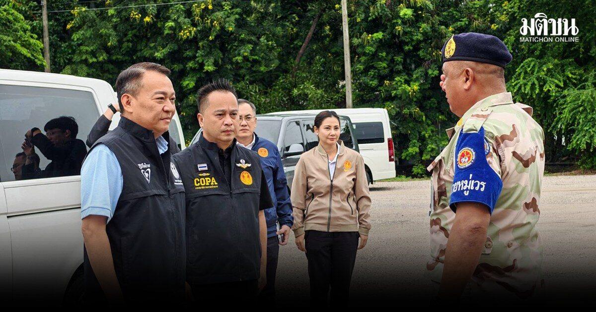 Comissão da Polícia inspeciona depósito de armas em Phetchaburi