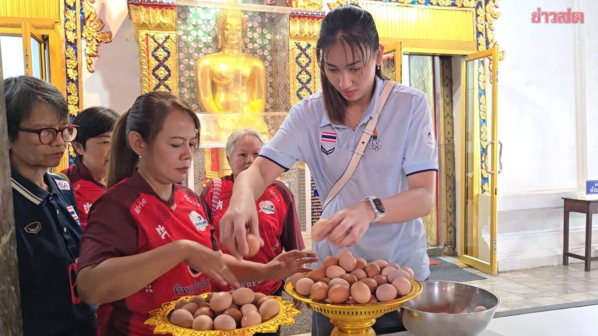 Thailands Volleyball-Star Kanyarat Khunmuang kehrt nach Hause zurück, um ein Gelübde zu erfüllen