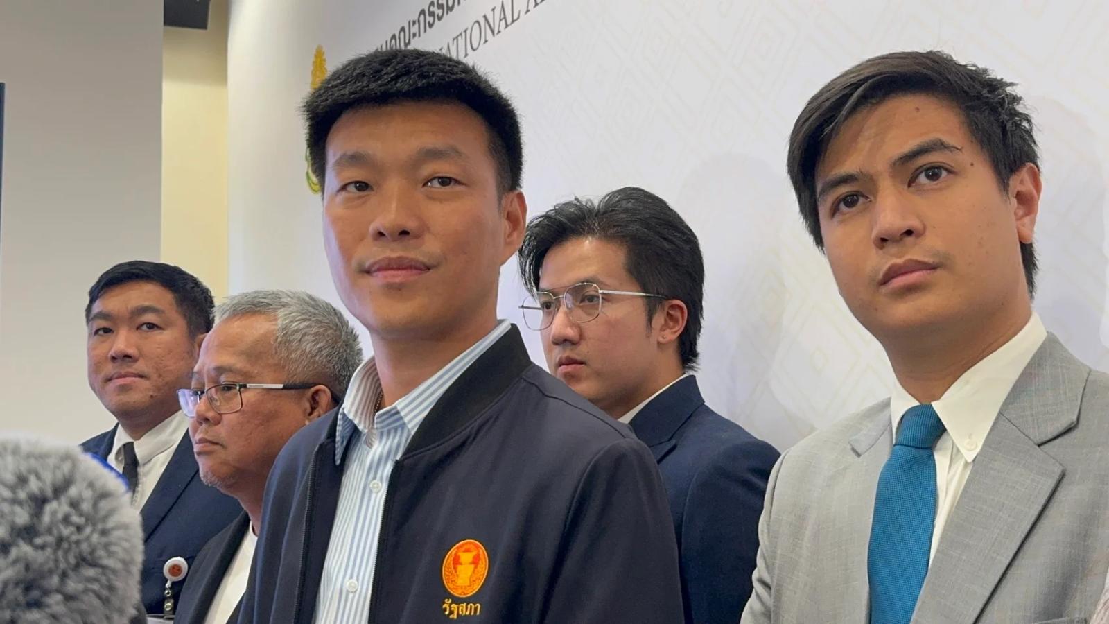 Politischer Streit über das Hochwassermanagement in Ayutthaya
