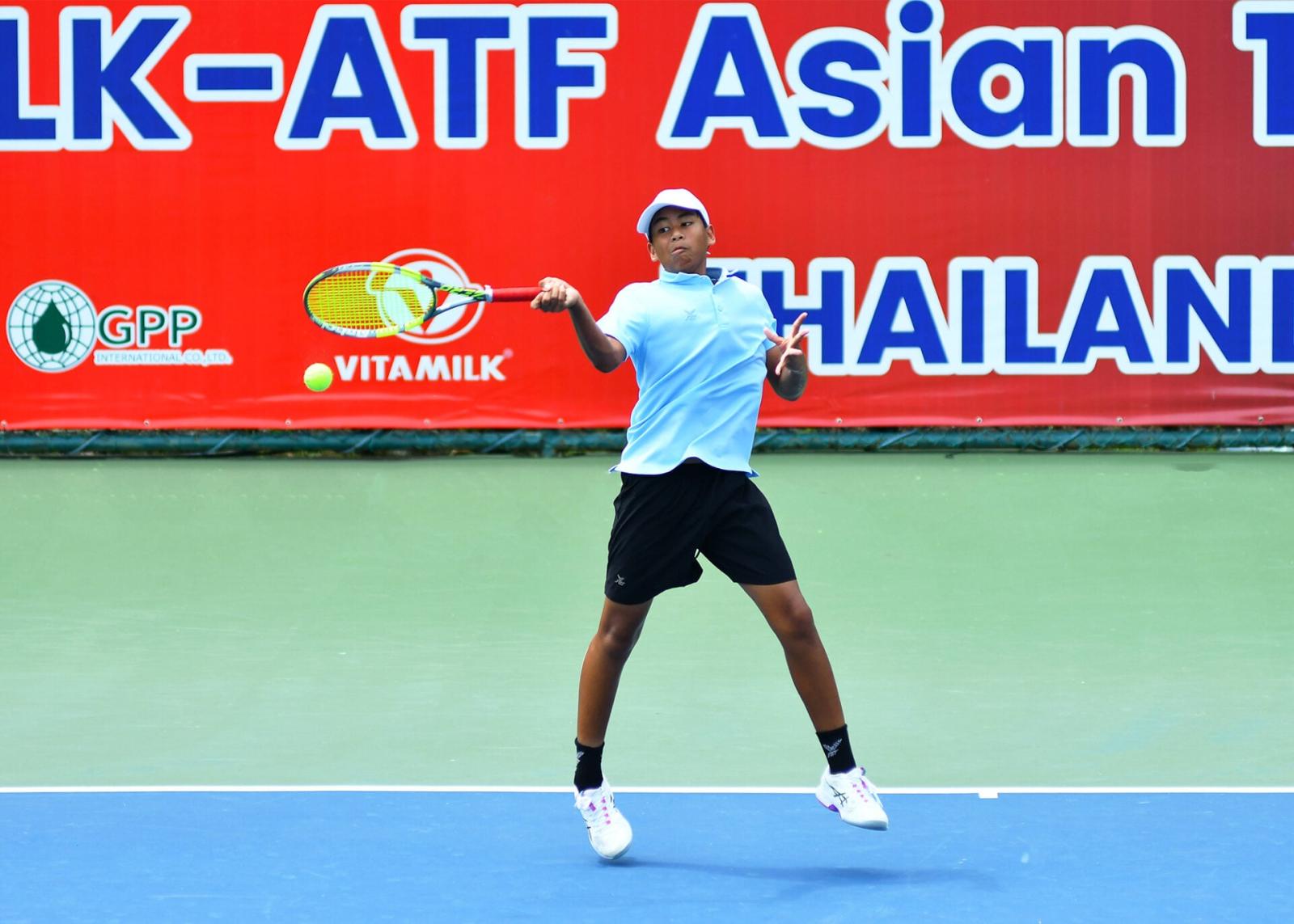 Les jeunes tennismen thaïlandais atteignent les quarts de finale du tournoi Vitamilk