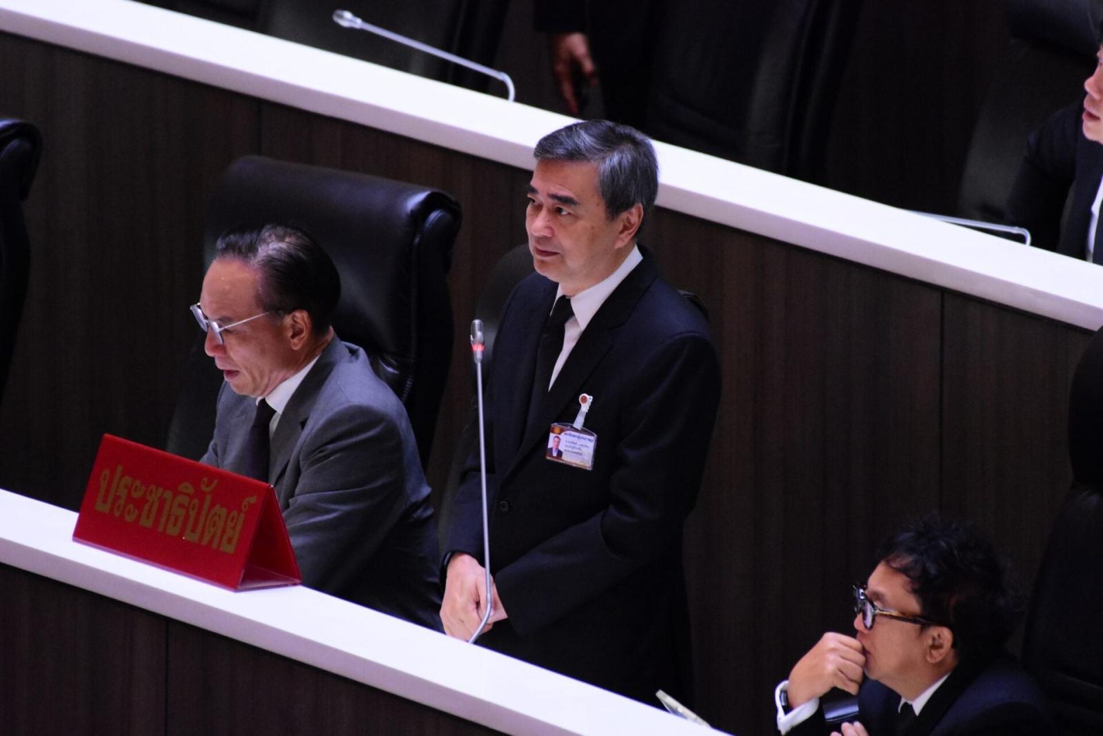 Abhisit Vejjajiva critica il governo sul progetto Landbridge e sulle tattiche politiche