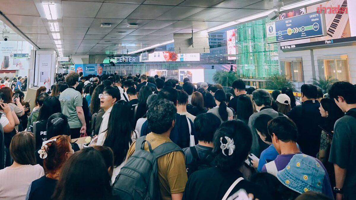Forti piogge causano un aumento di passeggeri e ritardi sulle reti ferroviarie di Bangkok