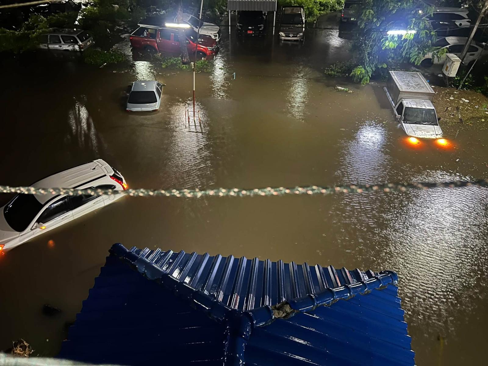 Inondations sévères dans le quartier de Khlong Chan à Bangkok