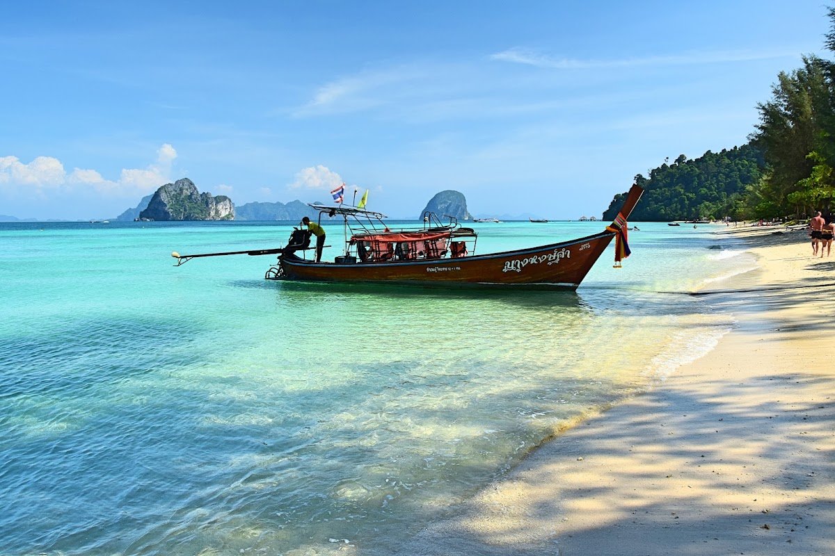 Koh Ngai Main Beach (Koh Hai)