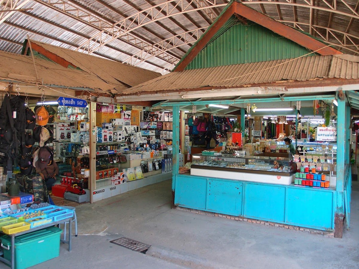 Rim Moei Border Market & Thai-Myanmar Friendship Bridge