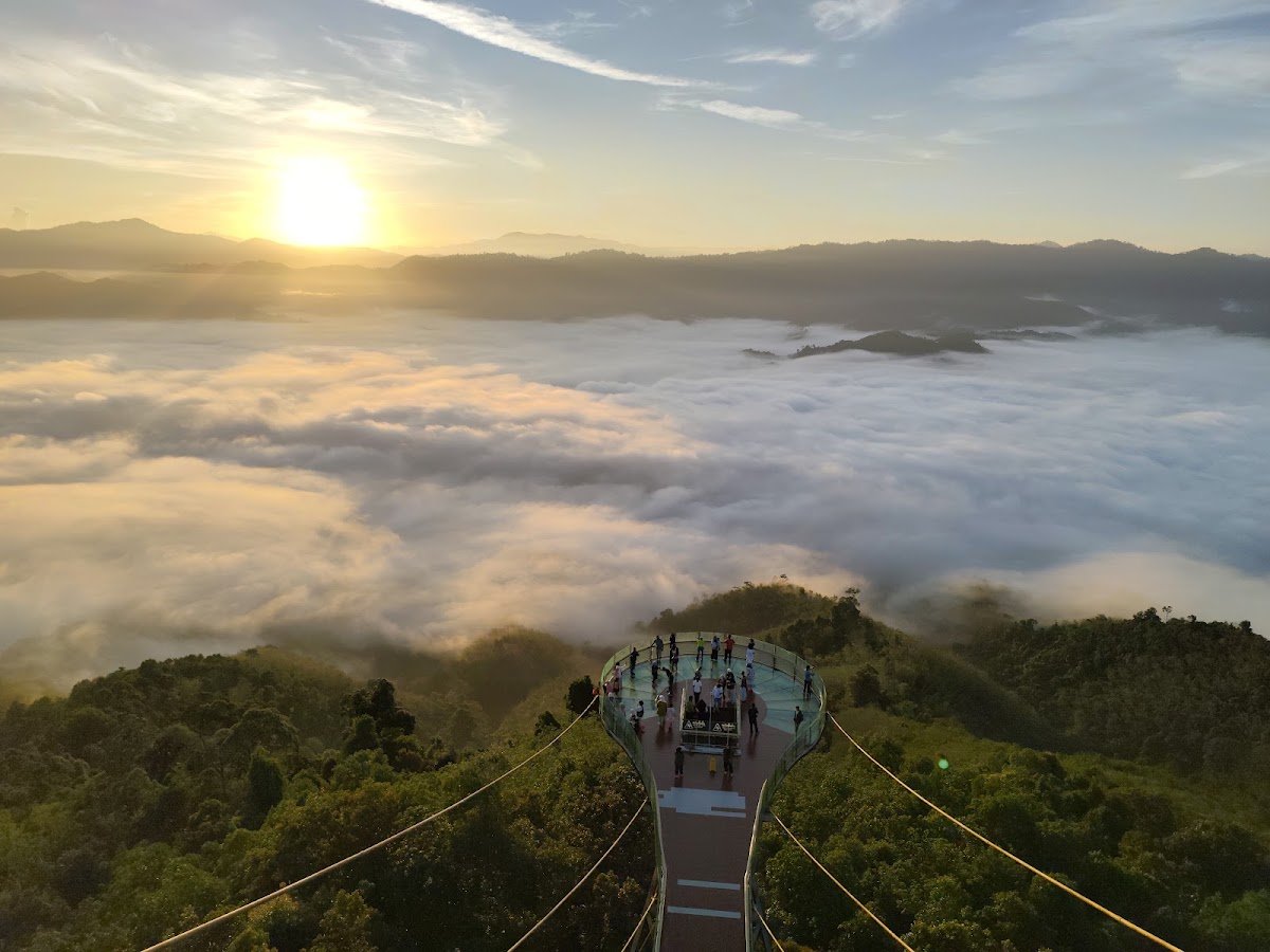 Ai Yerweng Skywalk (Sea of Mist Betong)