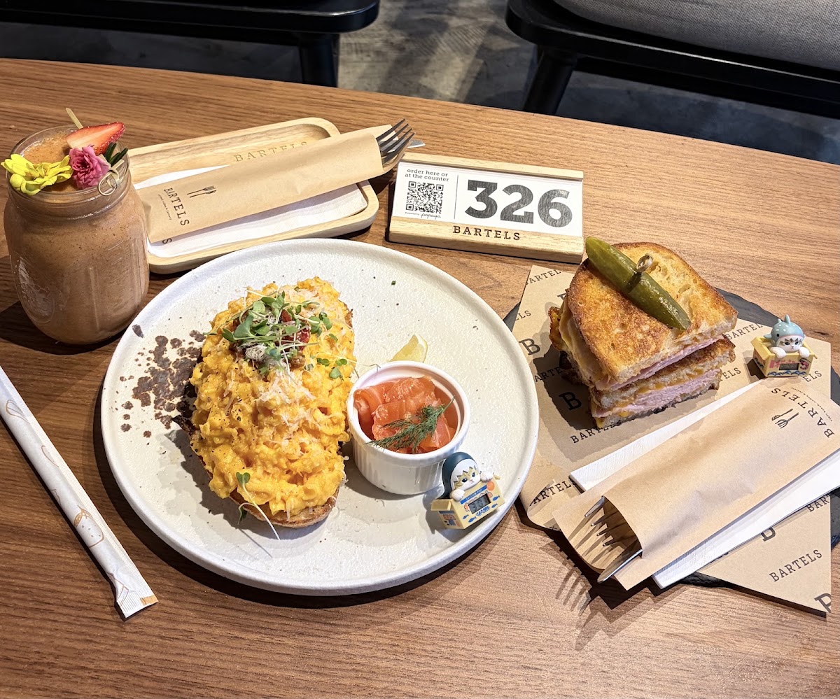 แกลเลอรีรูปภาพ — BARTELS Asok - Sourdough Sandwiches, Coffee & Juicery