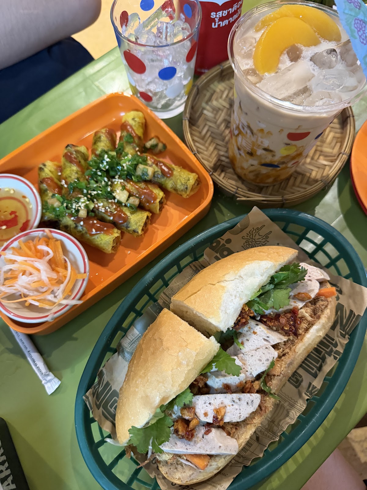 Galleria fotografica — SongViet at SongWat ทรงเวียด แอท ทรงวาด
