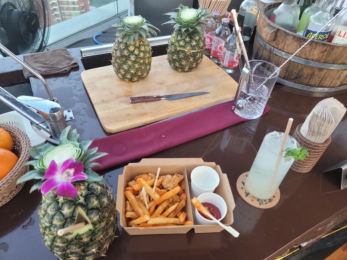 แกลเลอรีรูปภาพ — Tichuca Rooftop Bar